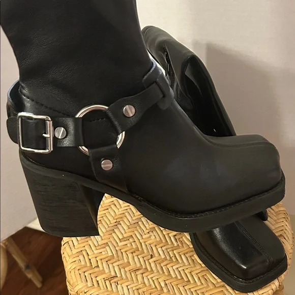 Steve Madden Black Heeled Boots with Buckle Detail - Picture 2 of 6